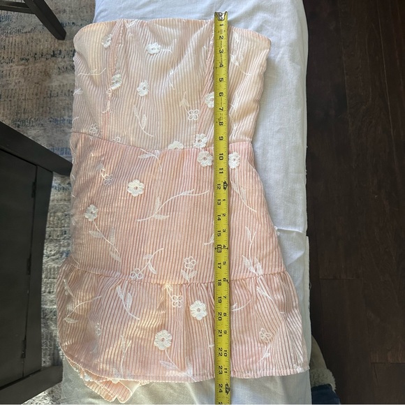 Altar’d State Strapless Blush Pink Floral Embroidered Tiered Romper Size M - Picture 7 of 9